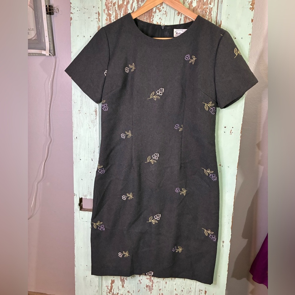 Women’s vintage Victoria Holley black floral embroidered dress
